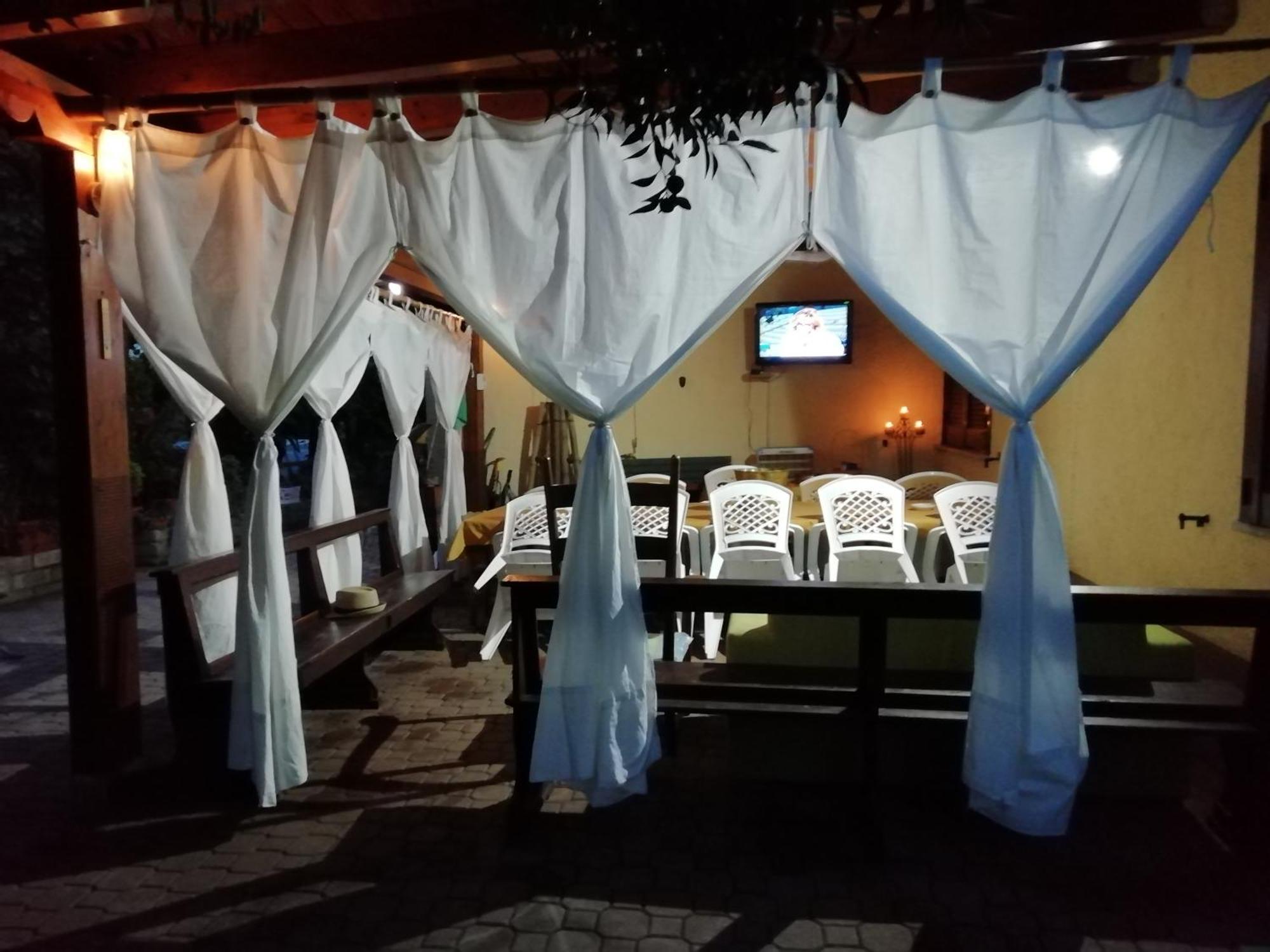 Alloggio Per Uso Turistico Sant'Andrea Lariano Екстер'єр фото